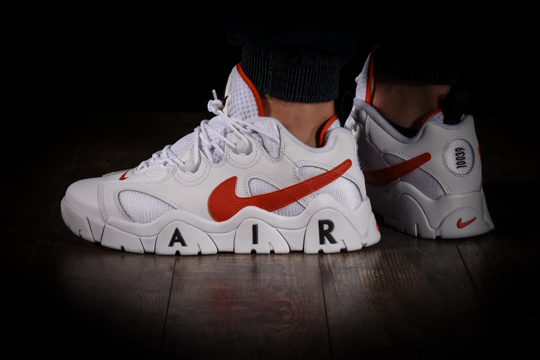 nike air barrage low red